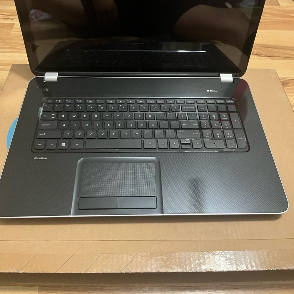 HP Pavilion TouchSmart 17 NoteBook 2012